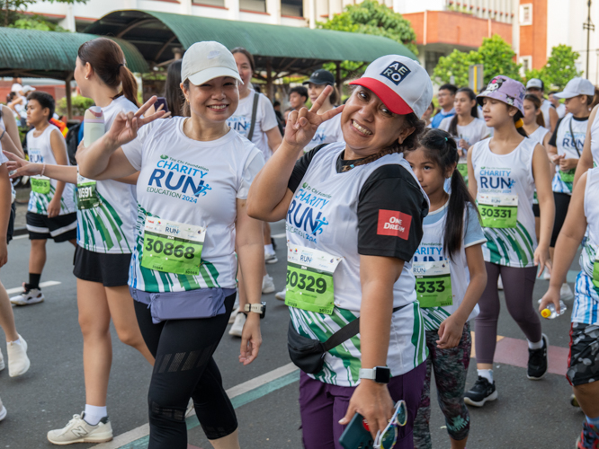 And they’re off! Tzu Chi’s first Charity Run for Education on July 21 at the University of the Philippines, Diliman, Quezon City, attracted 6,000 participants of all ages in its 1K, 3K, 5K, and 10K race categories.