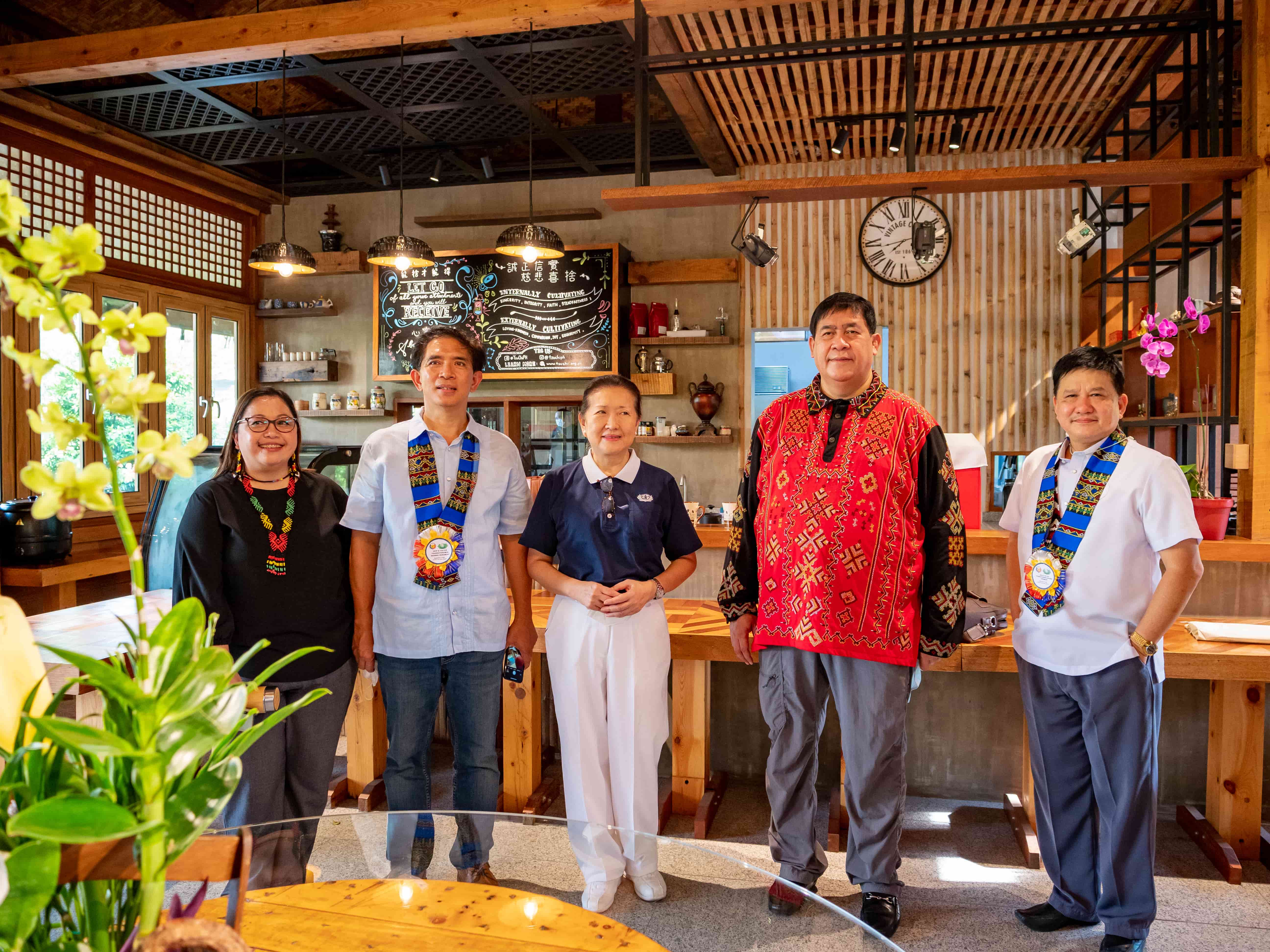 NCIP delegates with Sis. Sally Yuñez in the Coffee Shop.【Photo by Daniel Lazar】