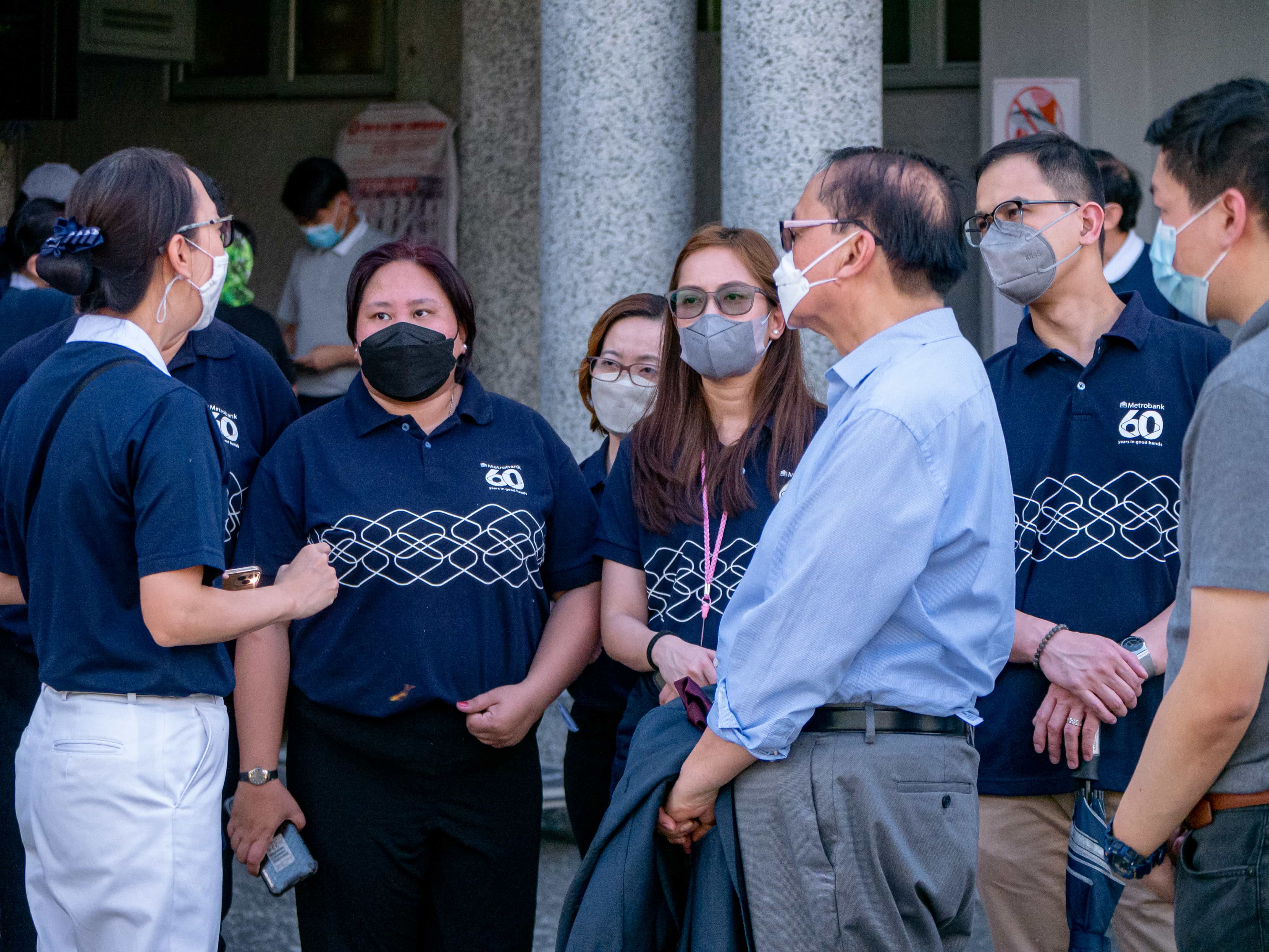 MBFI guests in front of the Tzu Chi Eye Center during tour of BTCC.【Photo by Daniel Lazar】