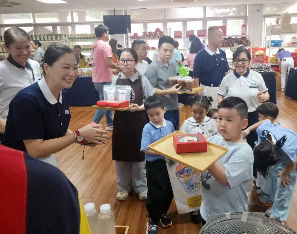 Students from Tzu Chi Great Love Preschool Philippines make the rounds selling their sweet treats.