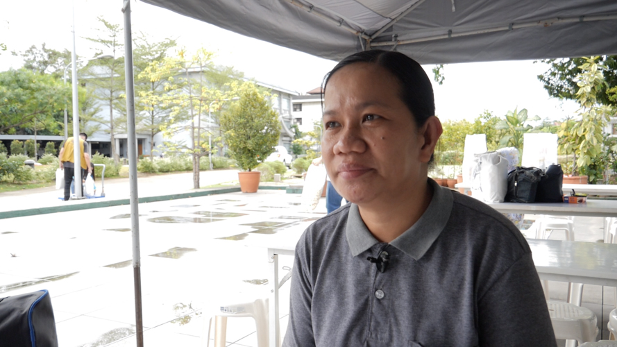 “As you know, we’re still in a pandemic. But Tzu Chi never stops helping, especially those in need,” says Charity Department volunteer Julie Collado. 