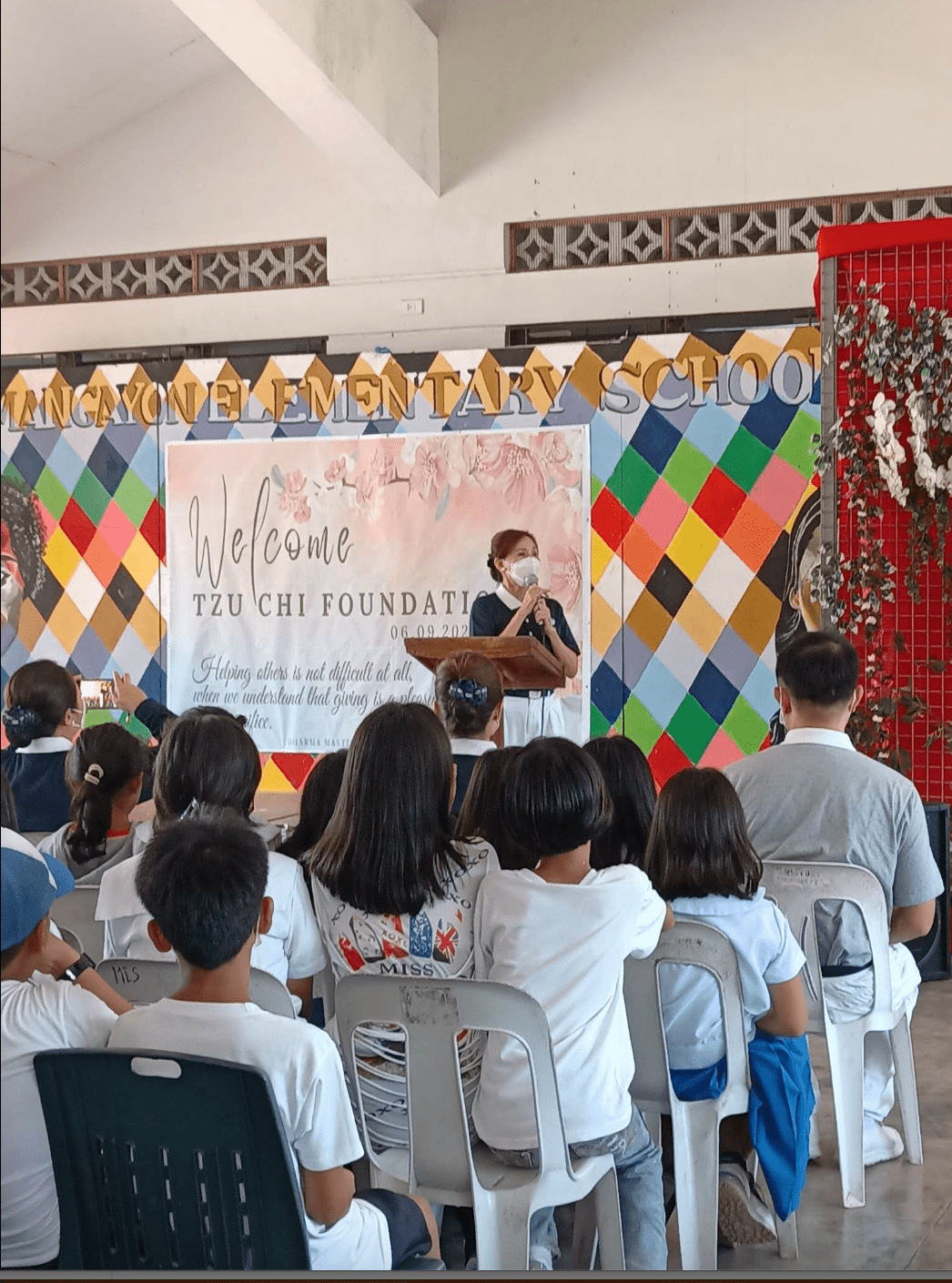 Tzu Chi Davao volunteer Mei Yuan Ang shares the history behind Tzu Chi Foundation during a visit to Mangayon Elementary School on June 9, 2023. (Photo courtesy of Mangayon Elementary School Facebook Page)