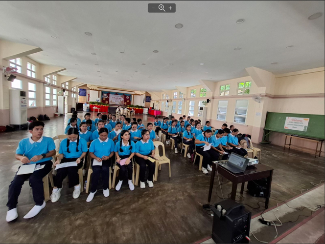 In Bicol, Tzu Chi scholars attended the Manila-based Humanity class via livestream. 