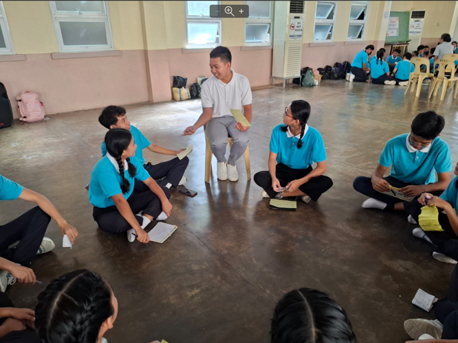 Former Tzu Chi Bicol scholars volunteered to facilitate the Humanity class. 