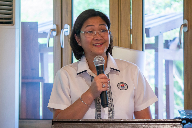 Dr. Ma. Felma Carlos-Tria, President of Universidad de Manila, conveys deep gratitude to Tzu Chi for partnering with their institution. “I cannot express how much help you are providing to our students.”