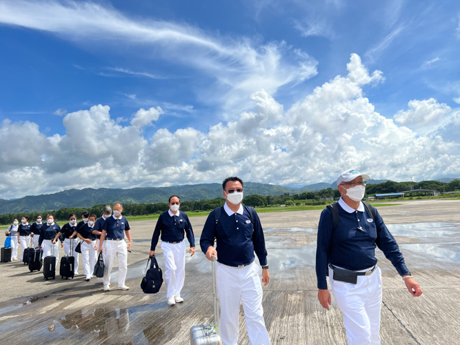 Thirty Tzu Chi Manila volunteers flew to Zamboanga City to join the local volunteers in the turnover of mobile prosthesis manufacturing van and to learn more about Tzu Chi Zamboanga’s programs. 【Photo by Harold Alzaga】