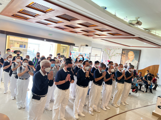 Volunteers had a tour at the Tzu Chi Great Love Eye Center inside the Zamboanga City Medical Center. 【Photo by Harold Alzaga】