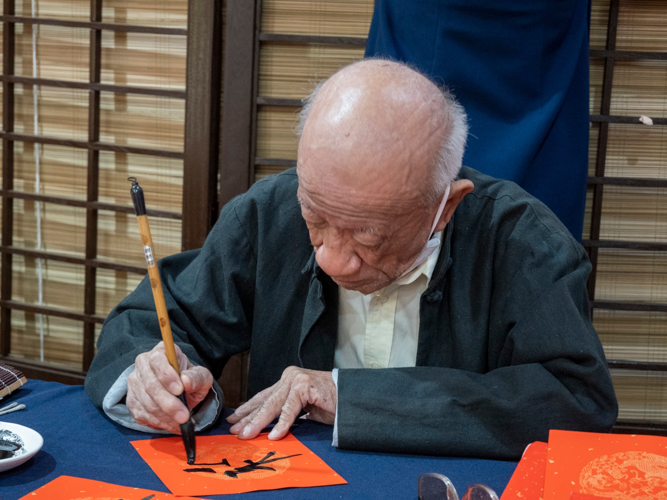 Calligraphy artists grace Tzu Chi’s 2023 Year-end Blessing ceremony. 【Photo by Matt Serrano】