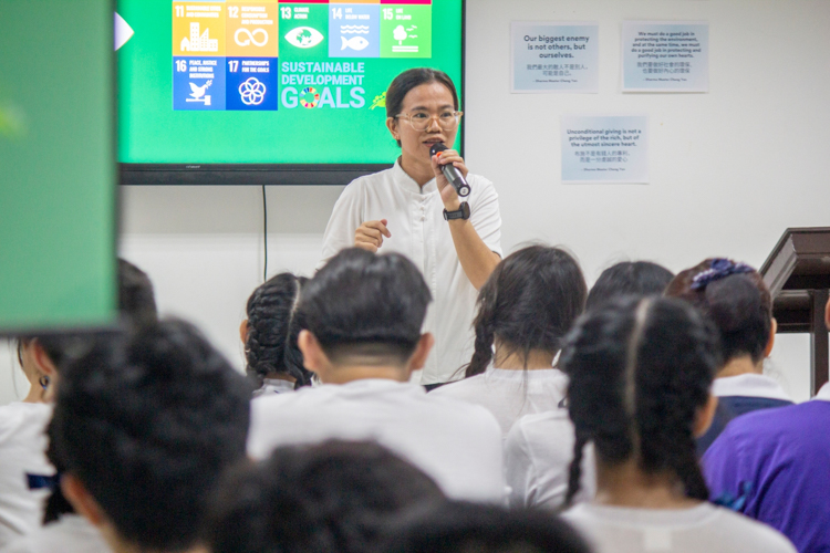 Tzu Chi Program Officer Lineth Brondial encourages participants to find solutions to environmental issues in her talk “Be an Agent of Change: Exploring Climate Action.”