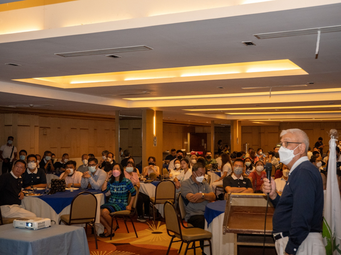 Volunteers and guests gather in a tea party to celebrate Tzu Chi Zamboanga’s milestones and give updates on existing ang upcoming projects. 【Photo by Harold Alzaga】