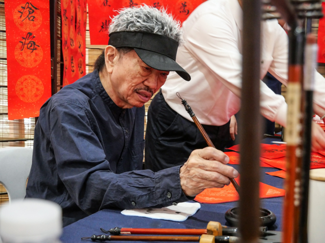 Calligraphy artists grace Tzu Chi’s 2023 Year-end Blessing ceremony. 【Photo by Matt Serrano】