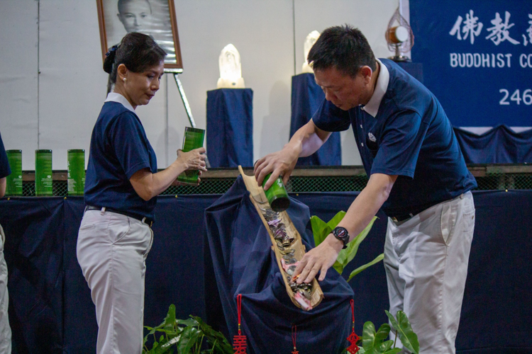 Donations from the medical mission beneficiaries are pooled to help fund Tzu Chi’s various humanitarian programs. 【Photo by Marella Saldonido】