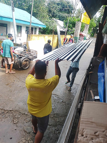 On December 19, construction materials were delivered to beneficiaries with the assistance of Catarman Builders Supply.【Photo courtesy of Catarman Builders Supply】
