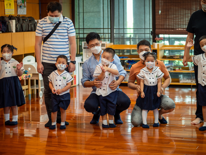 Fathers join their kids in an opening dance energizer during the preschool’s Father’s Day celebration. 【Photo by Daniel Lazar】