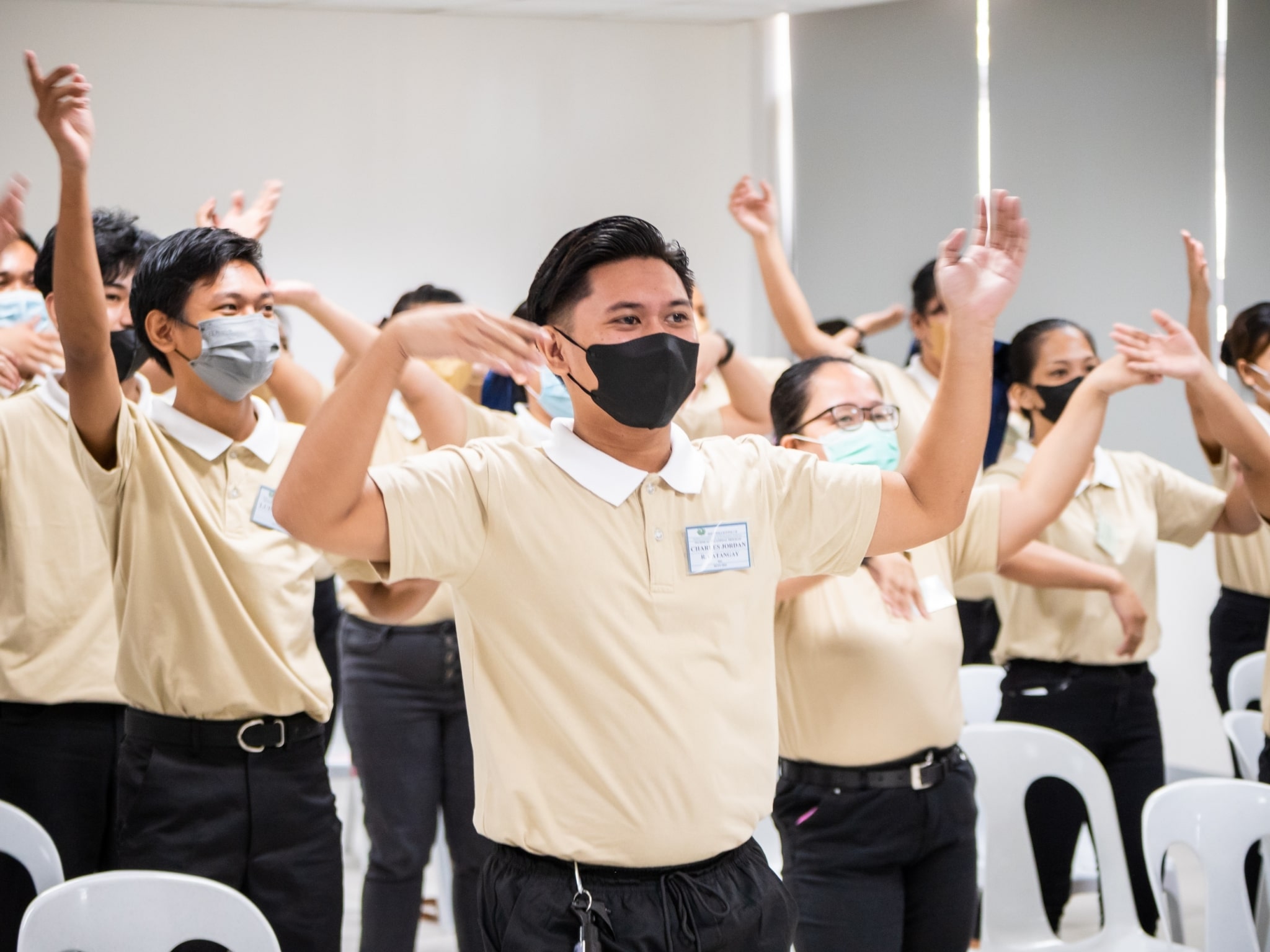 Scholars perform song and dance numbers during the Tech-Voc Thanksgiving Day. 【Photo by Daniel Lazar】