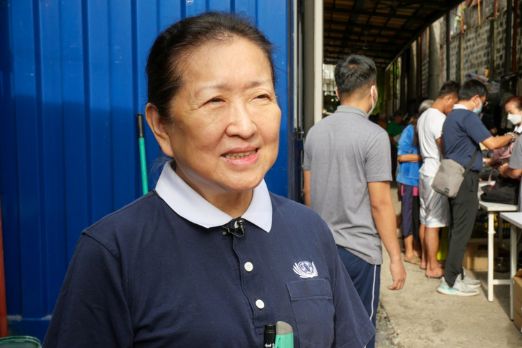 Tzu Chi volunteer Sally Yuñez said that proceeds from the rummage sale will go to supporting Tzu Chi Foundation’s many charity initiatives. 【Photo by Matt Serrano】