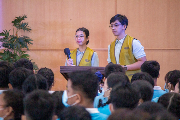 Former Tzu Chi scholars Margo Janelle Ma-Ang (left) and Jefferson Aguilar host this month’s Humanity class.