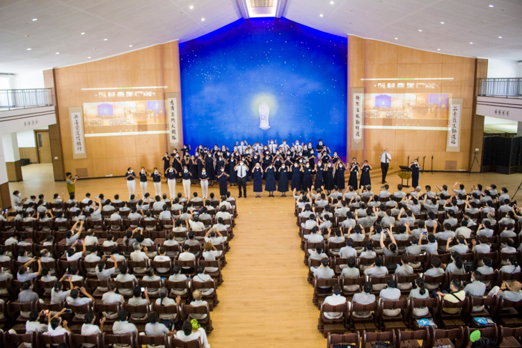 Volunteers from Manila, Marikina, San Mateo, Angeles City, Cebu, Davao, and Zamboanga gathered at the Jing Si Auditorium on March 20 for the start of Tzu Chi’s volunteer training program. 【Photo by Matt Serrano】