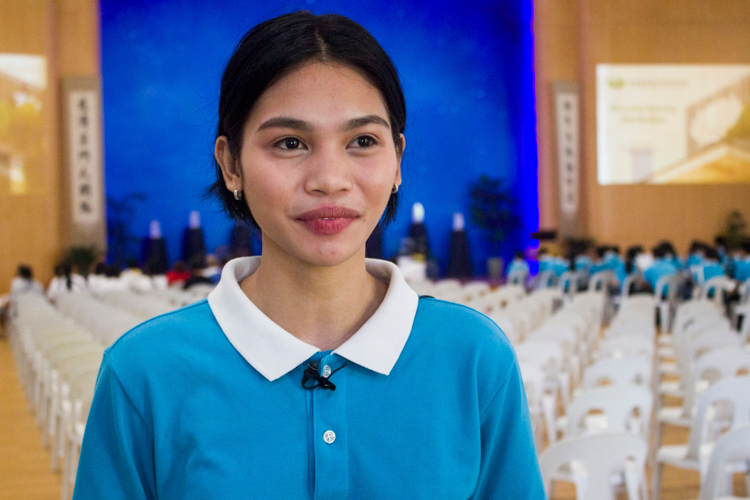 Unibersidad ng Manila BS Social Work major Jhasmine Yecla was one of 26 scholars chosen to receive a bicycle donated to the Tzu Chi Foundation by Angelo King Foundation, Inc.【Photo by Matt Serrano】