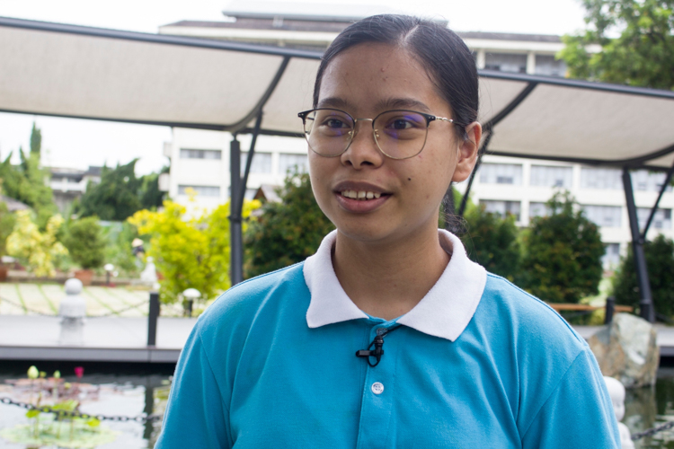 A Tzu Chi scholar since 2016, Jennifer Camal came to know about the Tzu Chi Foundation in the aftermath of Typhoon Ondoy, a super storm that submerged the homes in her city of Marikina in flood and river water.【Photo by Matt Serrano】