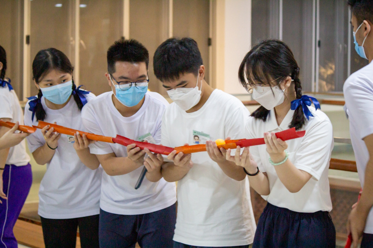 Youth campers compete in group games to earn points during the Tzu Chi Youth Still Thoughts Camp. 【Photo by Marella Saldonido】