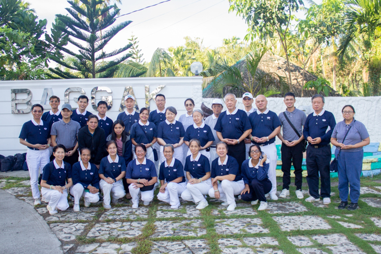 Tzu Chi volunteers from Manila form the Super Typhoon Egay response team in Cagayan. 【Photo by Marella Saldonido】