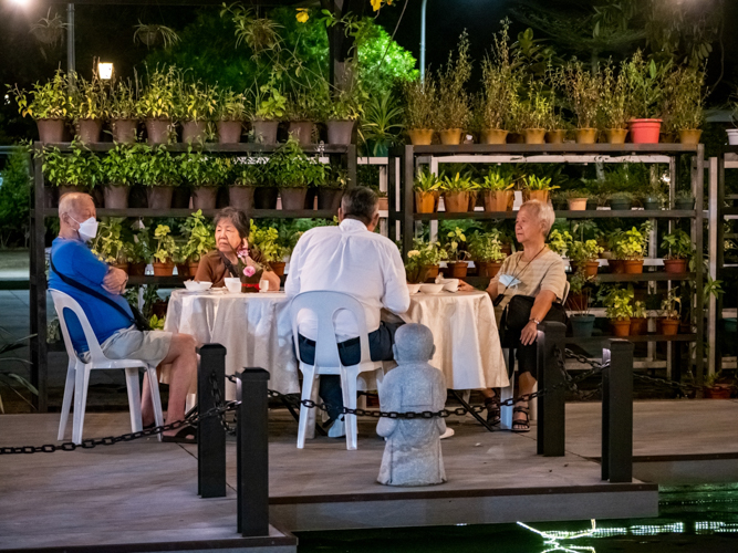 Donors come with their families and friends to enjoy the night at the BTCC. 【Photo by Daniel Lazar】