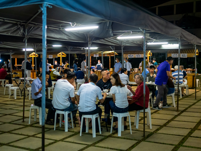 BTCC plaza resembles a Taiwan night market where food stalls offer a variety of healthy food choices. 【Photo by Daniel Lazar】