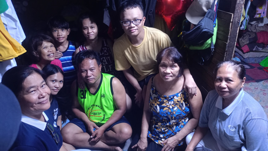 Tzu Chi volunteers conduct a home visit with Reanne Evz Hilado (front row, second from left), who lives with her uncle, a tricycle driver, and his family. 