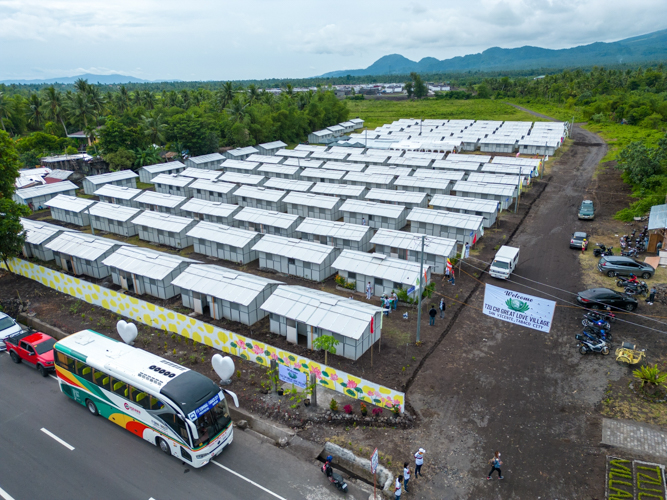 The Tzu Chi Great Love Village consists of 100 prefabricated houses for families displaced by Typhoons Rolly and Ulysses. 【Photo by Jeaneal Dando】