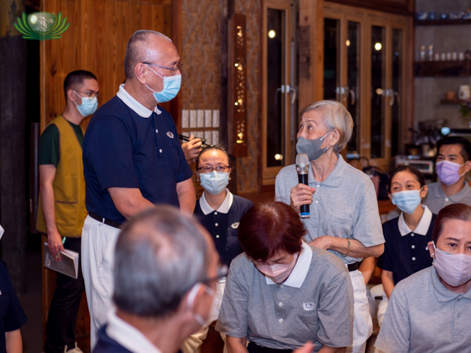 New apprentice and training commissioners were introduced to the group. 【Photo by Daniel Lazar】