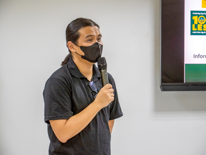 Humane Society International (HSI) Philippines Campaign Manager Aduane Joseph Alcantara talks about HIS’s Plant-based Eating Campaign, which includes nutrition seminar, animal welfare and environment seminar, plant-based recipe development, among others. 【Photo by Jeaneal Dando】