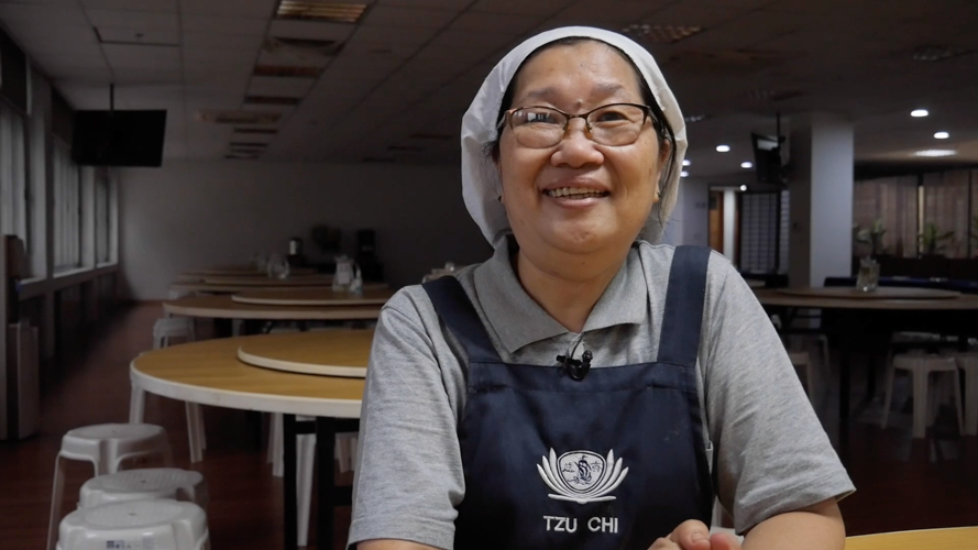 Being surrounded by vegetarians and cooking only non-meat dishes for Tzu Chi has turned volunteer Anna Wu into a vegetarian. 