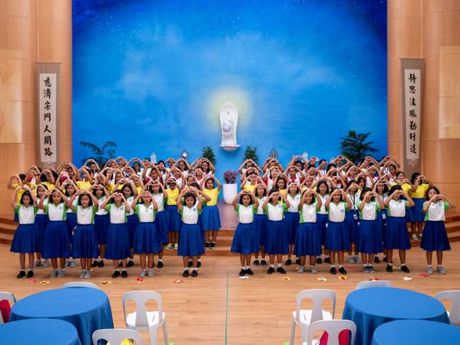 Students showcase song and dance performances at the Jing Si Auditorium. 【Photo by Daniel Lazar】