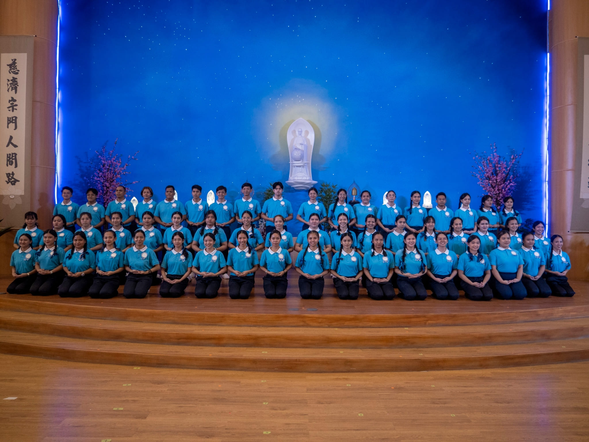 Graduating Tzu Chi scholars join for a group photo after the symbolic graduating ceremony on the third day of Scholars’ Camp, July 9, 2023. 【Photo by Matt Serrano】