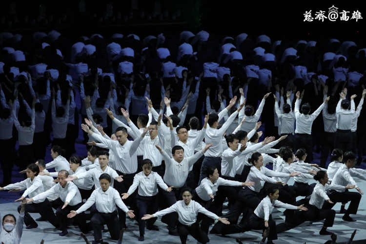 At least 2,689 volunteers of the Tzu Chi Foundation in Taiwan play parts in the grand musical adaptation of the Wondrous Dharma Lotus Sutra.